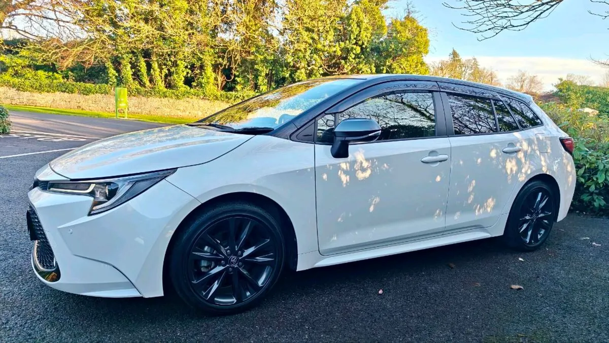 Toyota Corolla touring Modelista 22.950e negotiabl - Image 2