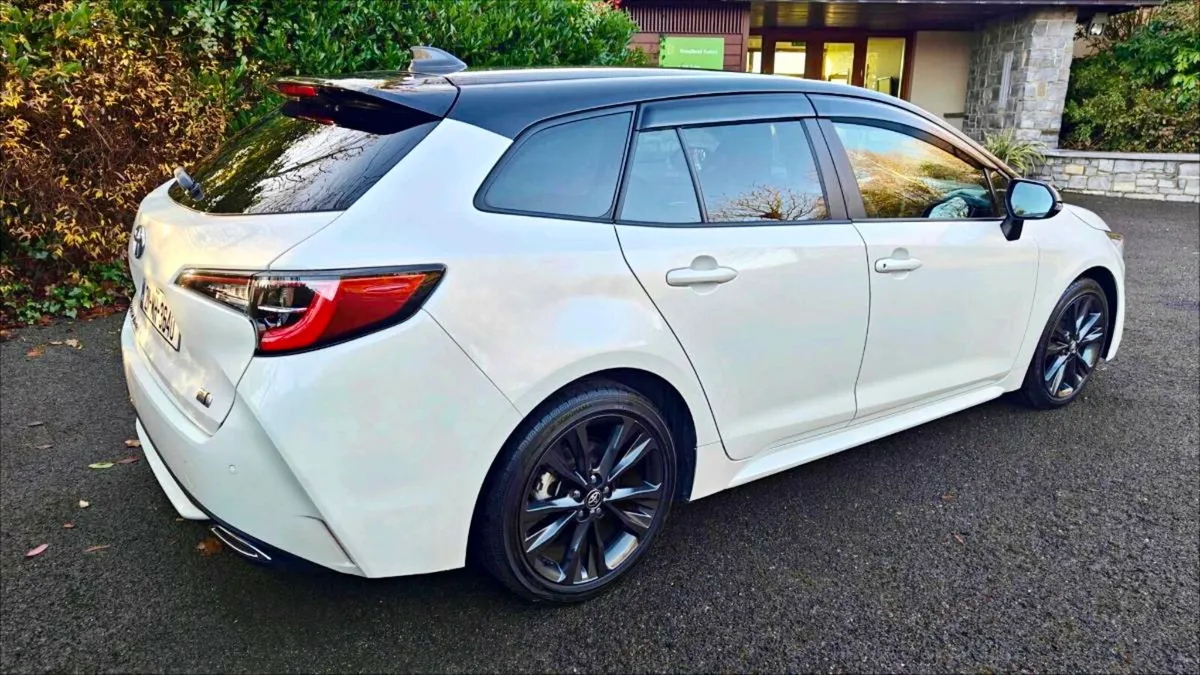 Toyota Corolla touring Modelista 22.950e negotiabl - Image 4