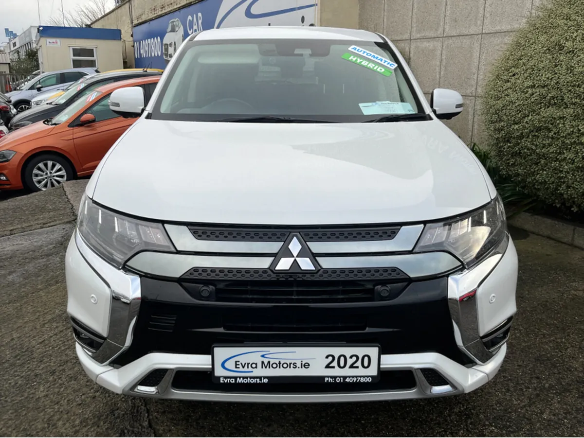 Mitsubishi Outlander 4WD G PLUS AUTOMATIC PLUG IN - Image 2