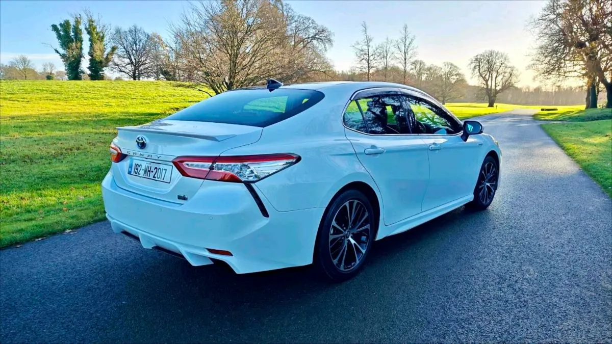 Toyota Camry Hybrid  low miles 25.950e negotiable - Image 2
