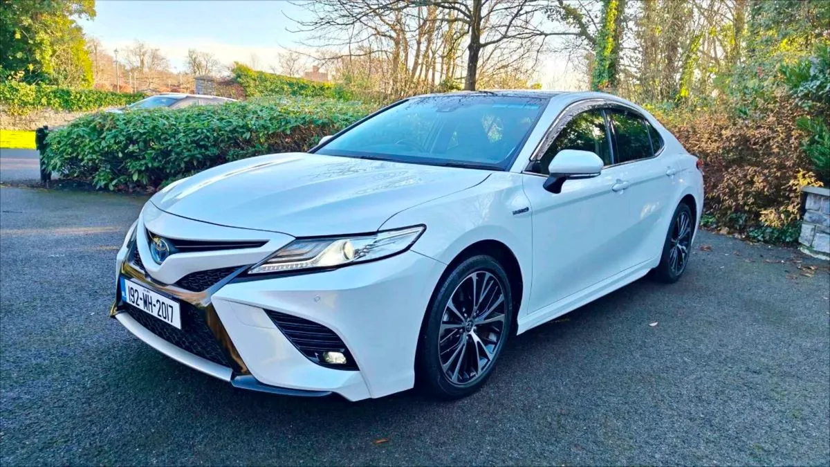 Toyota Camry Hybrid  low miles 25.950e negotiable - Image 3