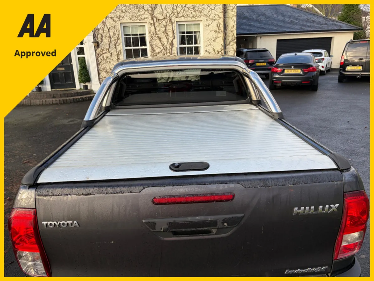 Toyota Hilux INVINCIBE X D-4D 4WD  DCB AUTO - Image 3