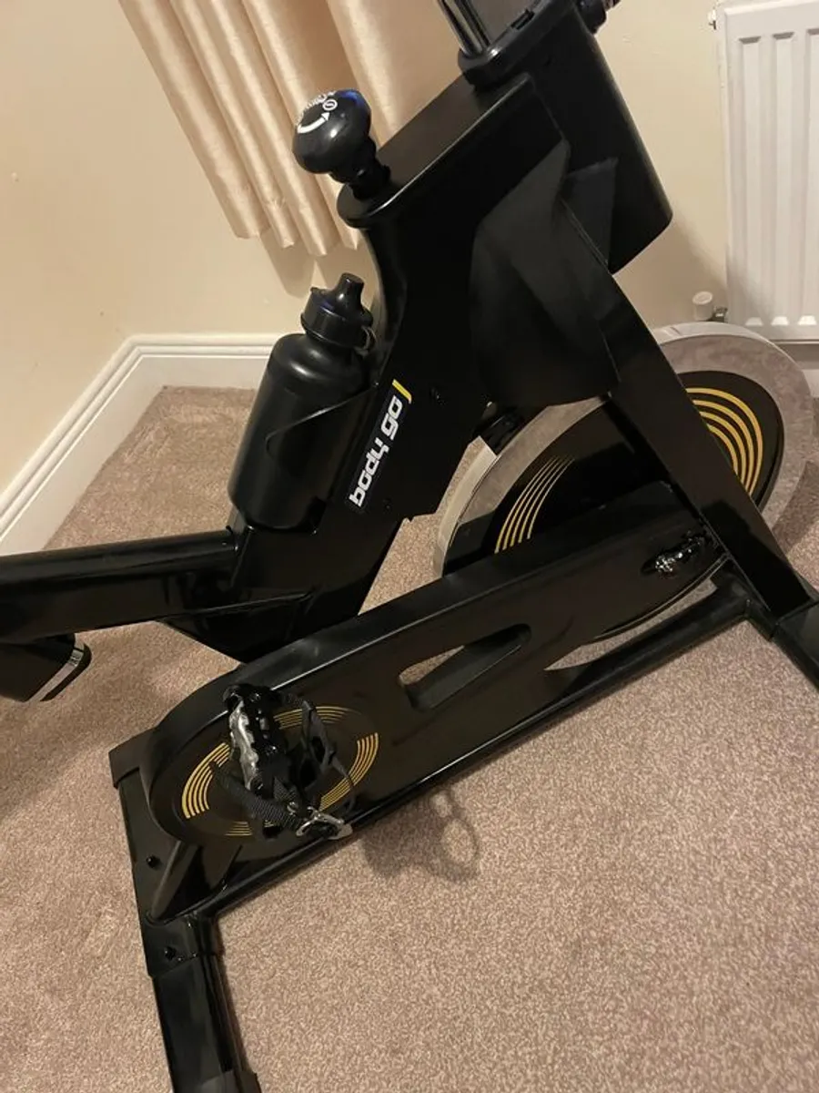 Spin bike spinning - Image 3
