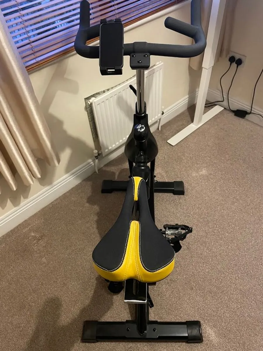 Spin bike spinning - Image 4