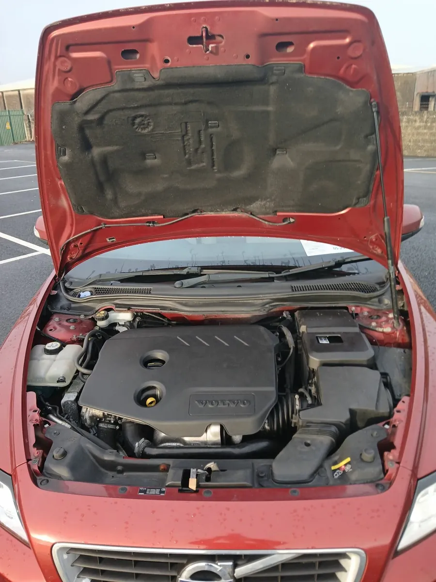 Volvo V50 2011 - Image 2