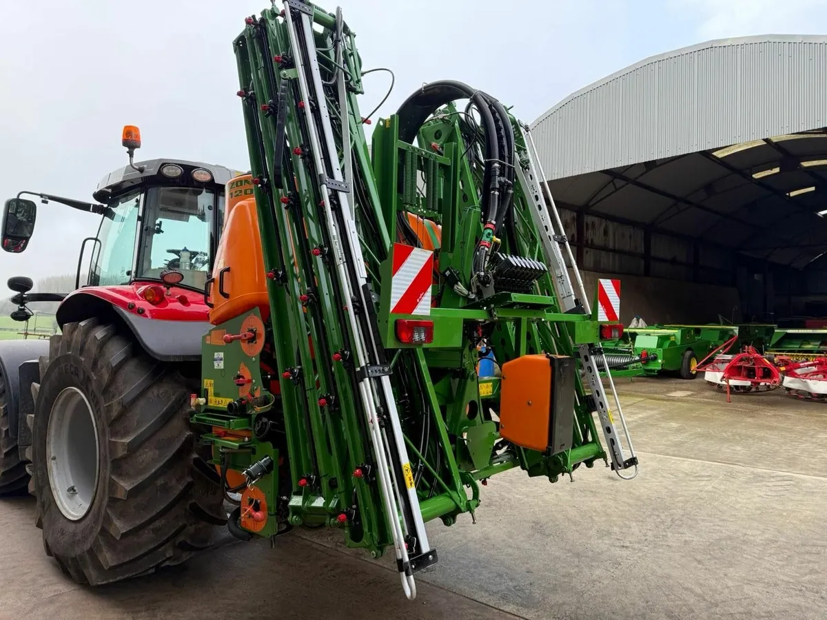 Amazone UF1201-24m sprayer - Image 4