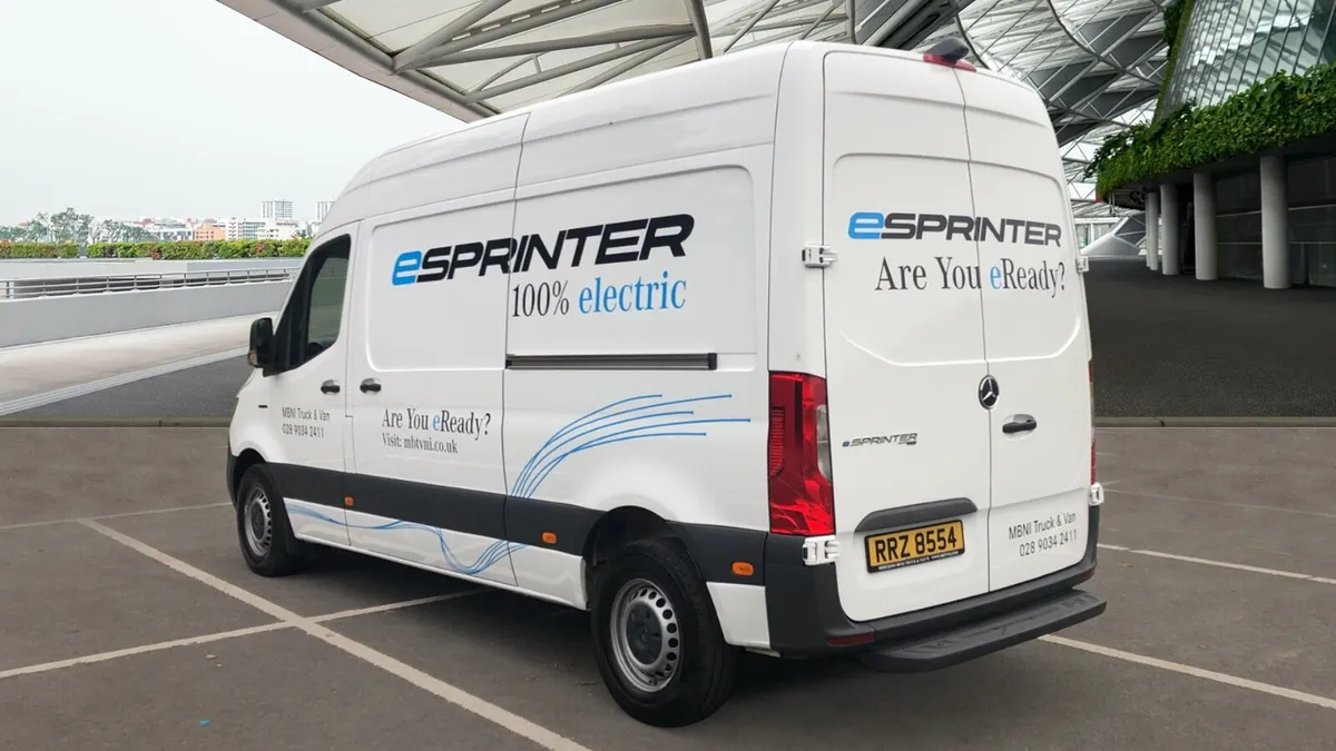 Mercedes-Benz eSprinter 55kWh Progressive - Image 2
