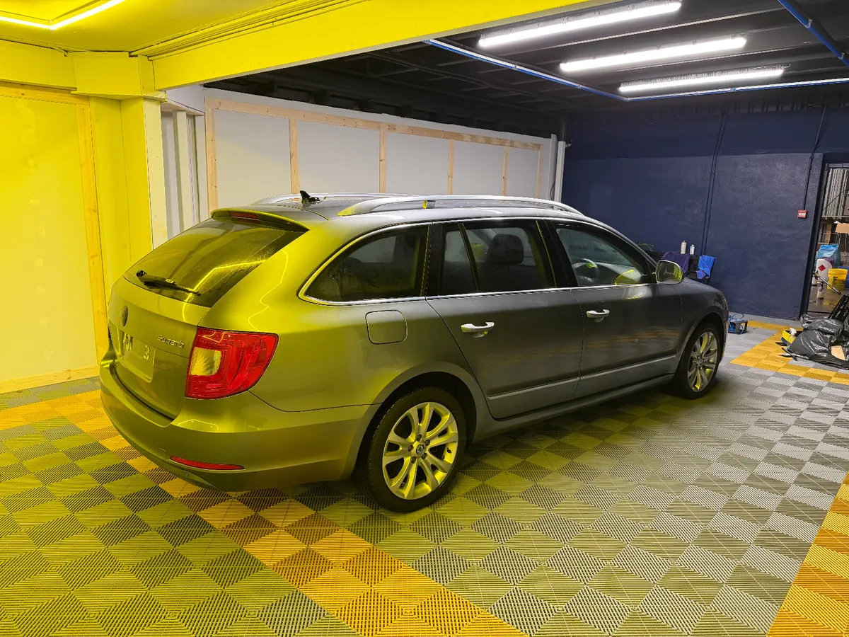 Skoda Superb DSG/LOW KM/AUTO - Image 2