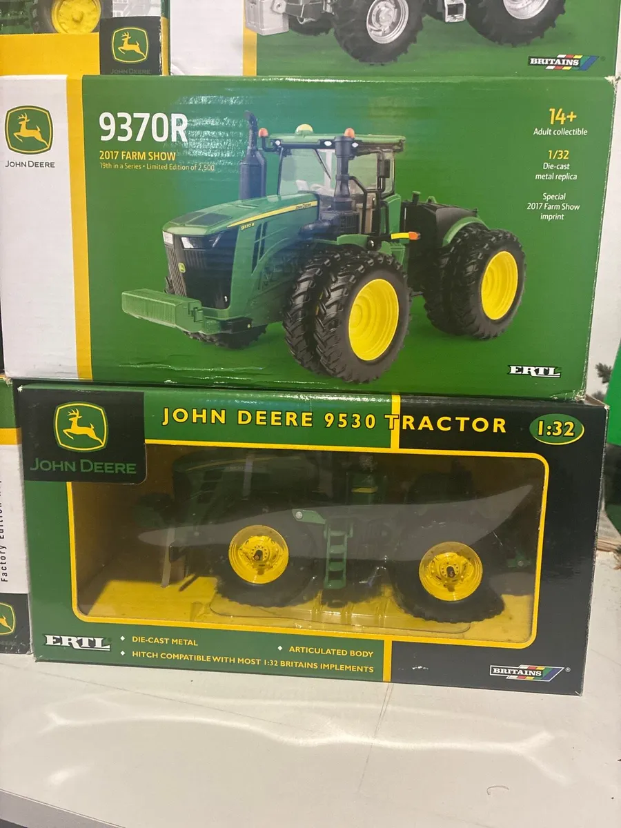 1:32 scale John Deere tractors - Image 2