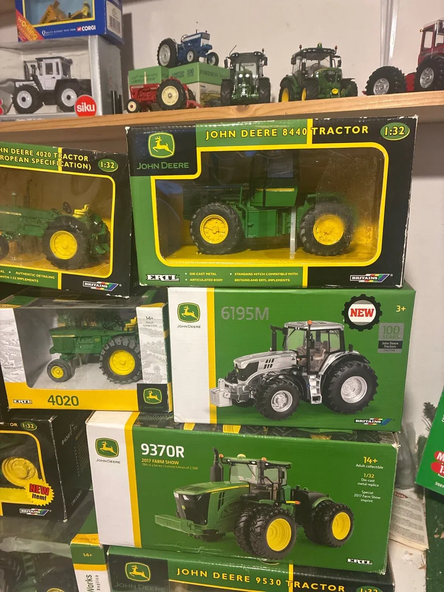 1:32 scale John Deere tractors - Image 3