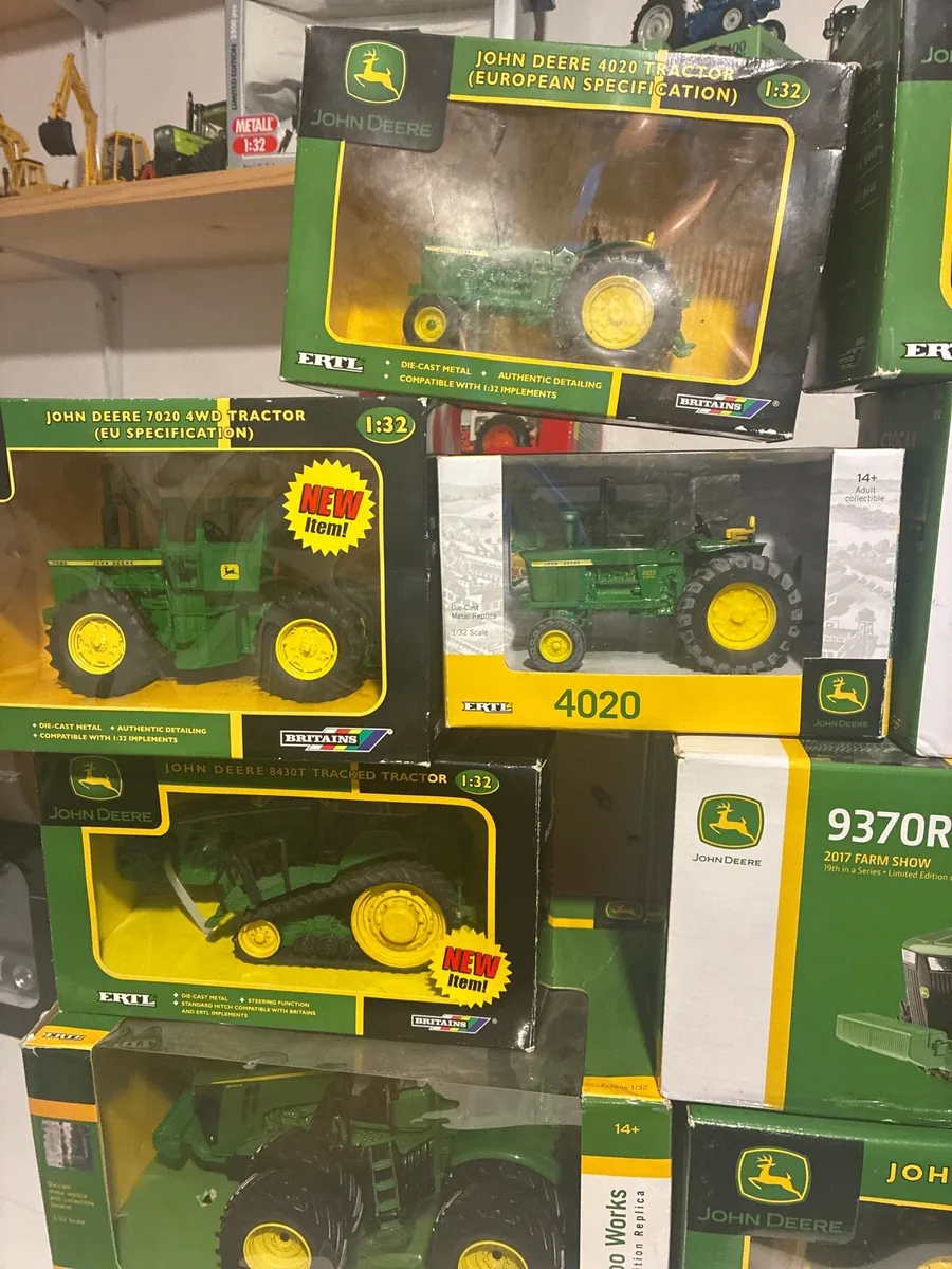 1:32 scale John Deere tractors - Image 4