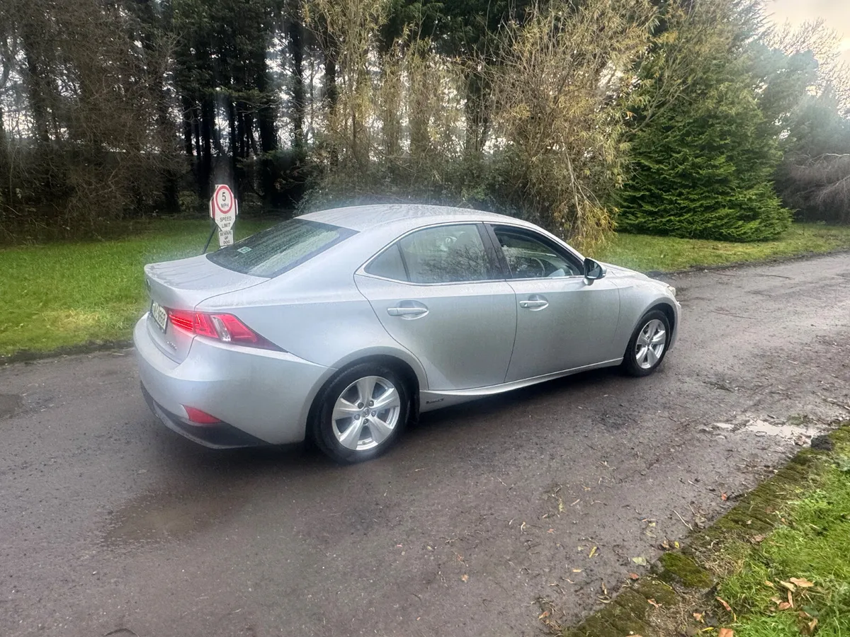 14 Lexus IS300H AUTOMATIC HYBRID - Image 2
