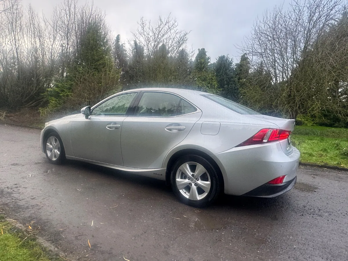 14 Lexus IS300H AUTOMATIC HYBRID - Image 3