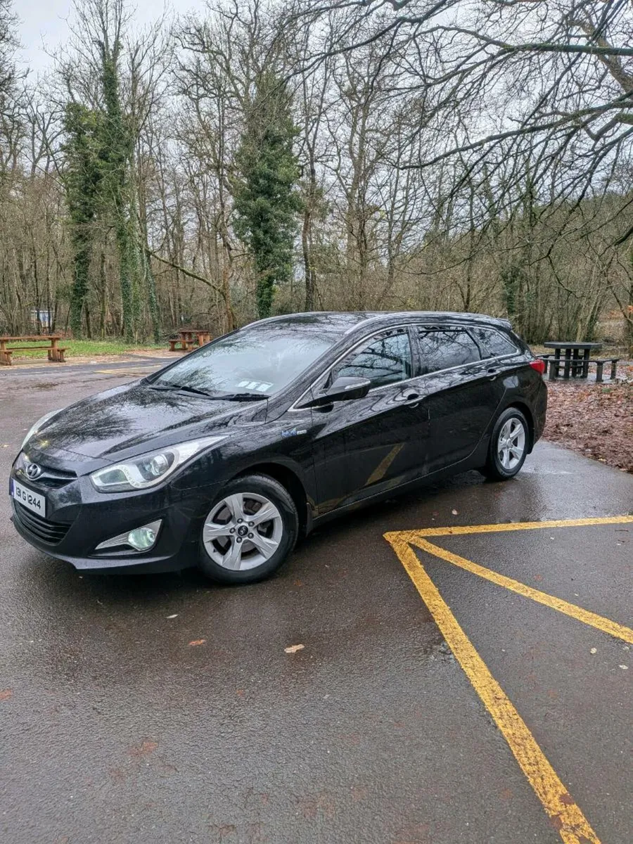 Hyundai i40 Estate Executive Model - Image 3