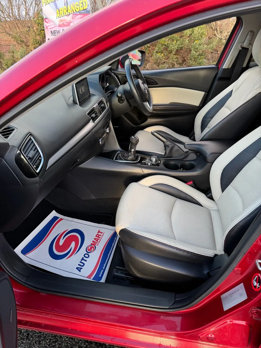 141 Mazda 3 Diesel leather - Image 4