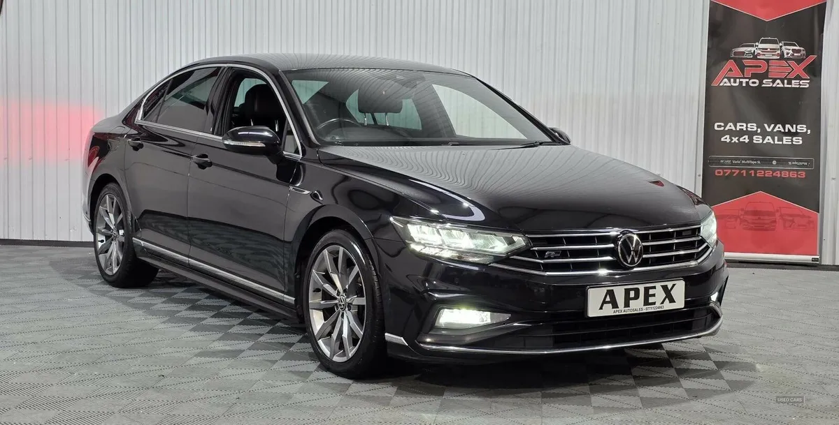 Volkswagen Passat DIESEL SALOON - Image 2