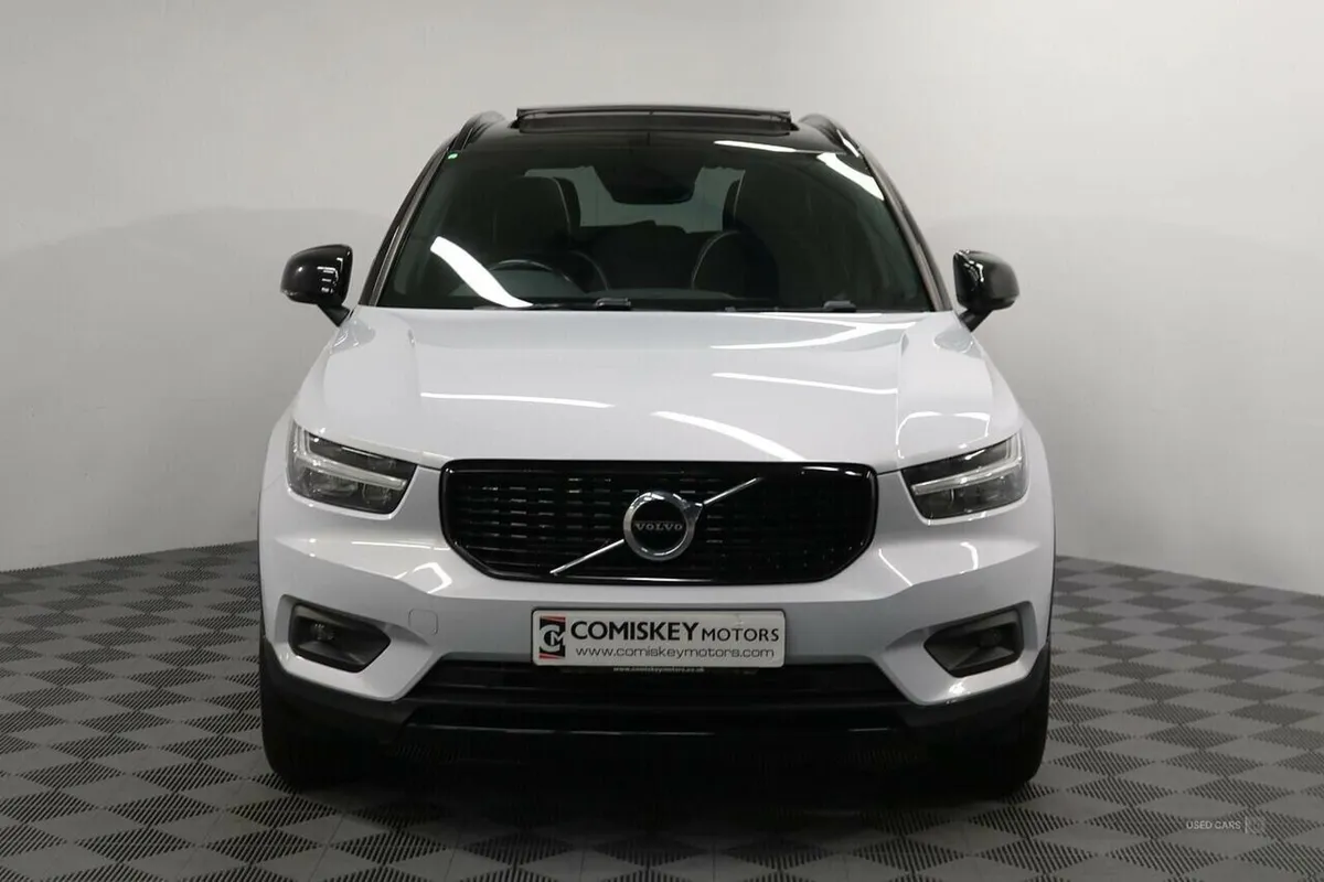 Volvo XC40 h T4 R-Design - Image 2