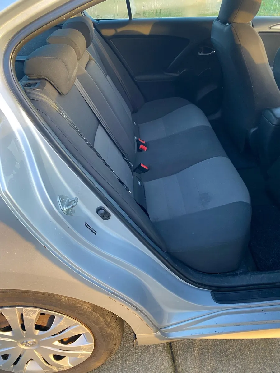 Toyota avensis - Image 4