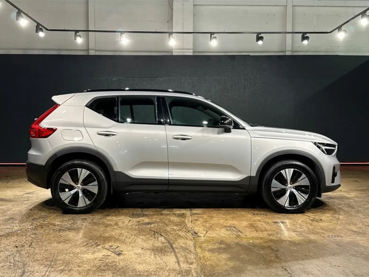 Volvo XC40 1.5 HYBRID - RECHARGE T4 PLUS - REVERSE - Image 3
