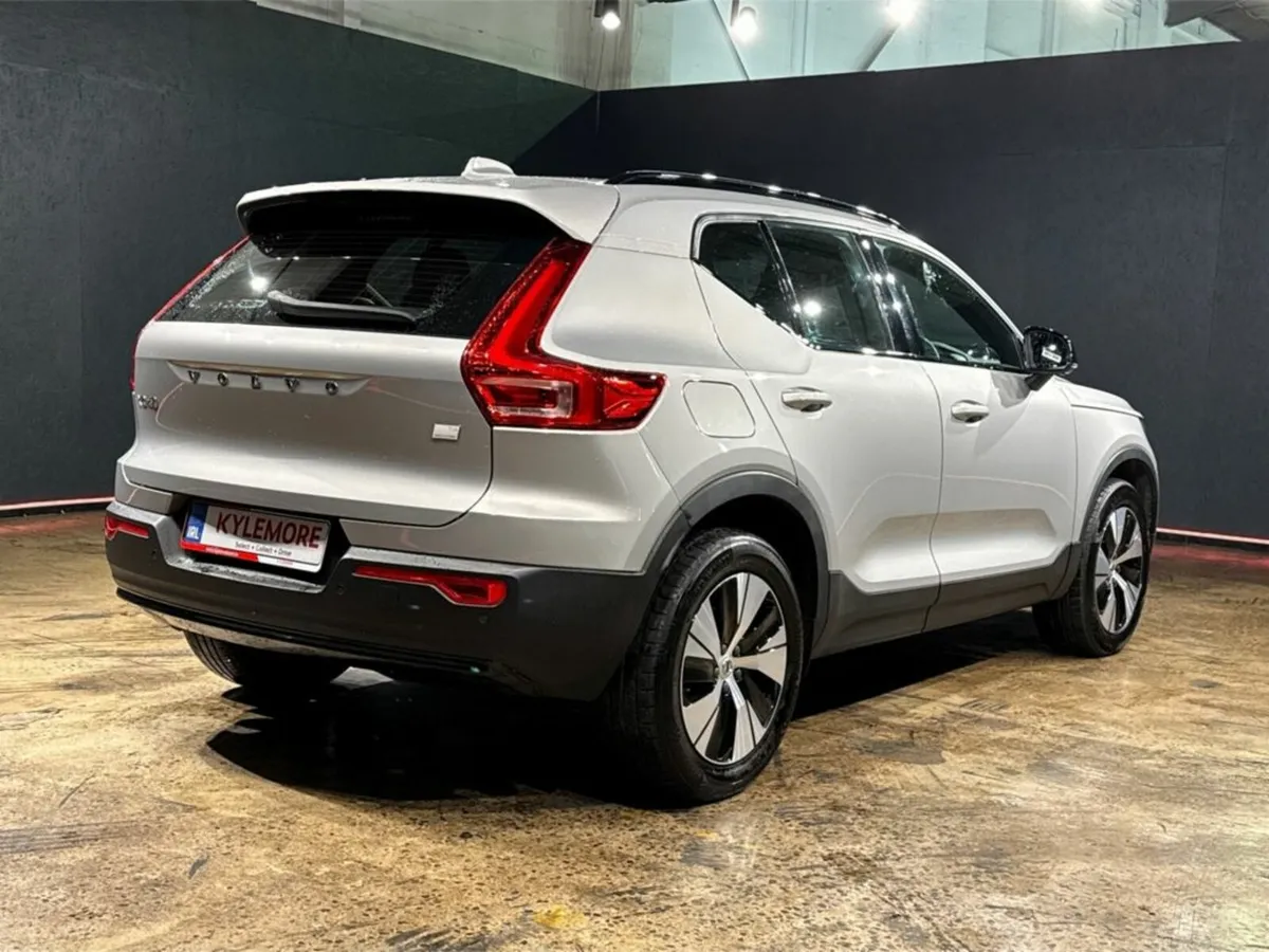 Volvo XC40 1.5 HYBRID - RECHARGE T4 PLUS - REVERSE - Image 4