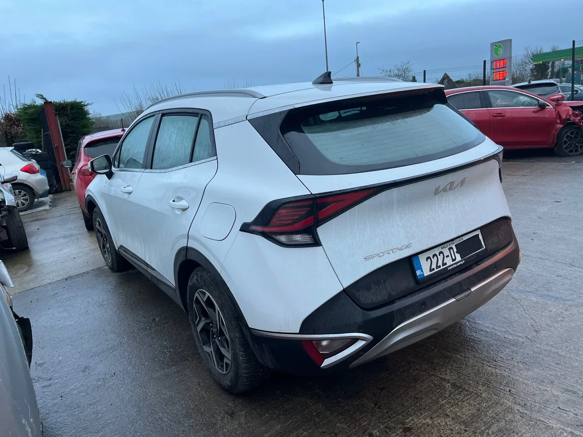 222 Kia sportage damaged repairable - Image 4