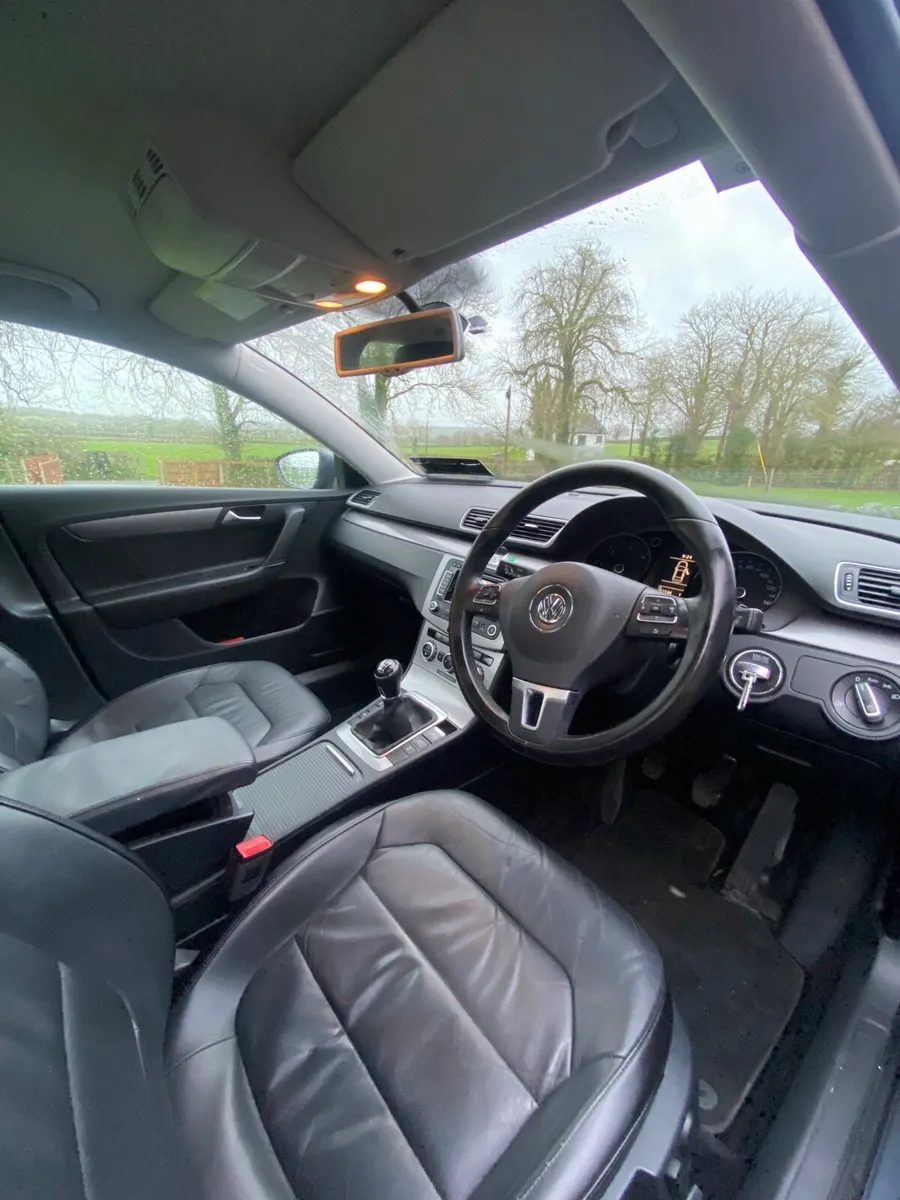 Volkswagen Passat - Image 3