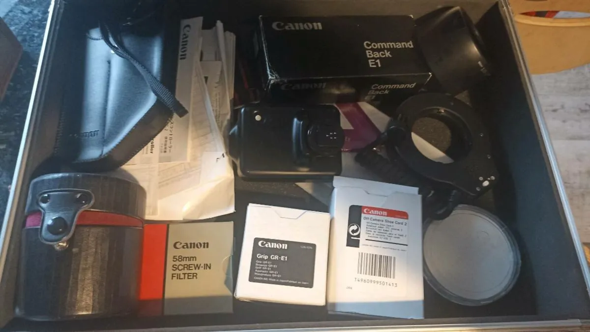 Canon large lot of vintage accessories - Image 1