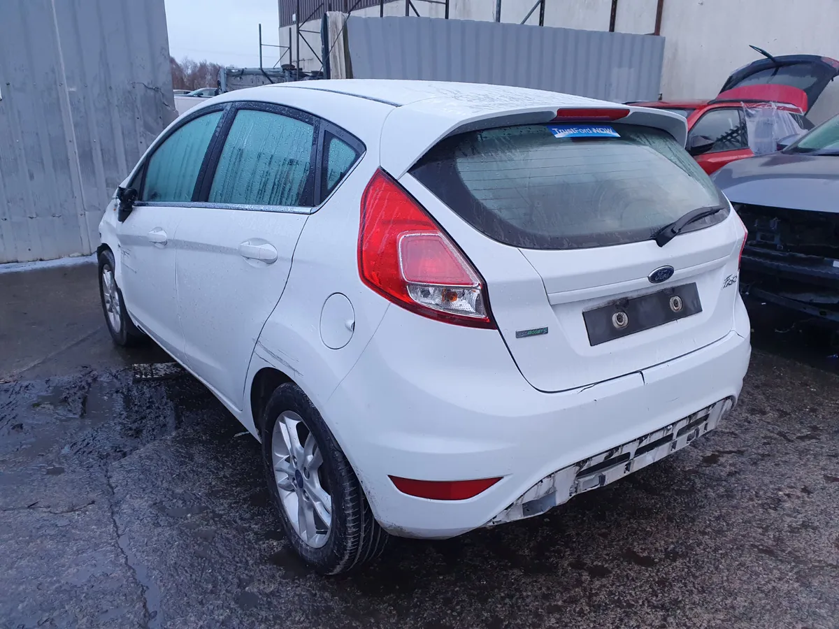 16 FORD FIESTA  1.0 TURBO FOR BREAKING - Image 3