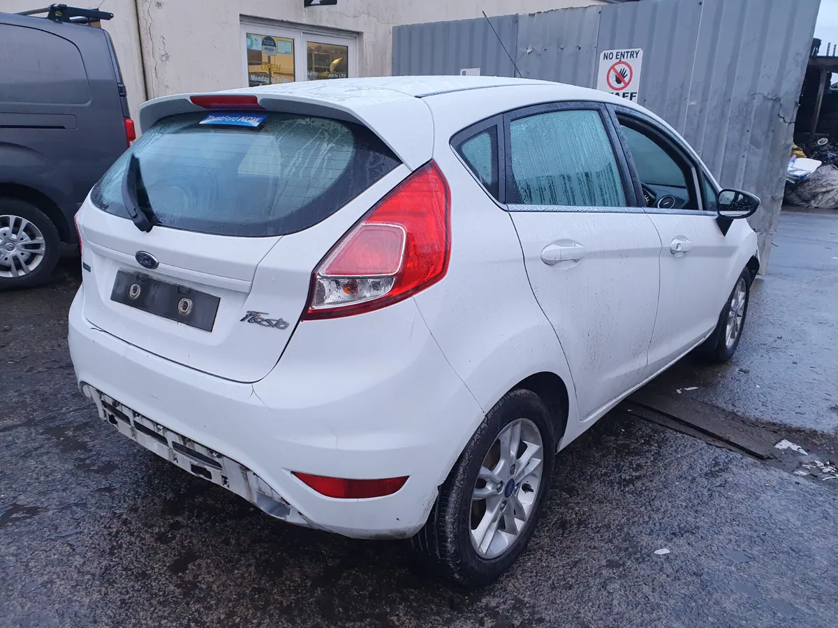16 FORD FIESTA  1.0 TURBO FOR BREAKING - Image 4