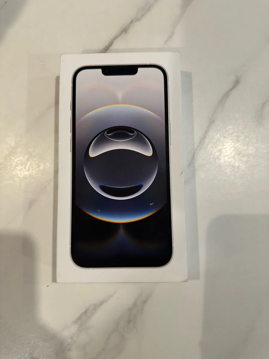 iPhone 16e - Image 2