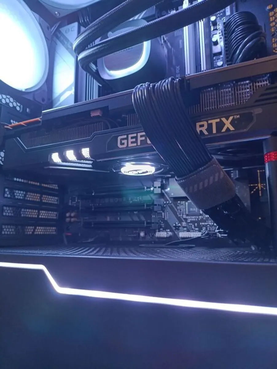 Graphic card RTX 3090 24GB Like New condition - Image 1