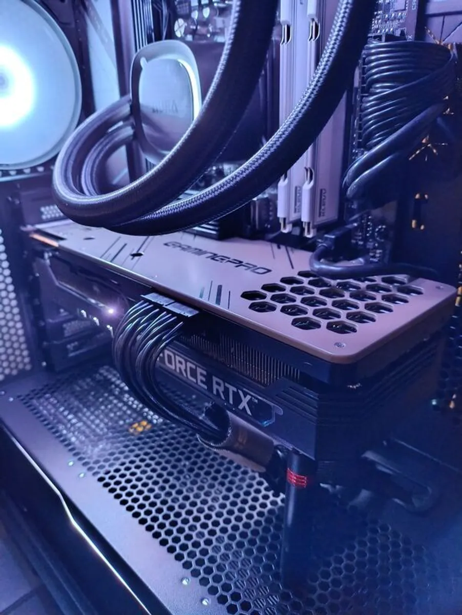 Graphic card RTX 3090 24GB Like New condition - Image 2