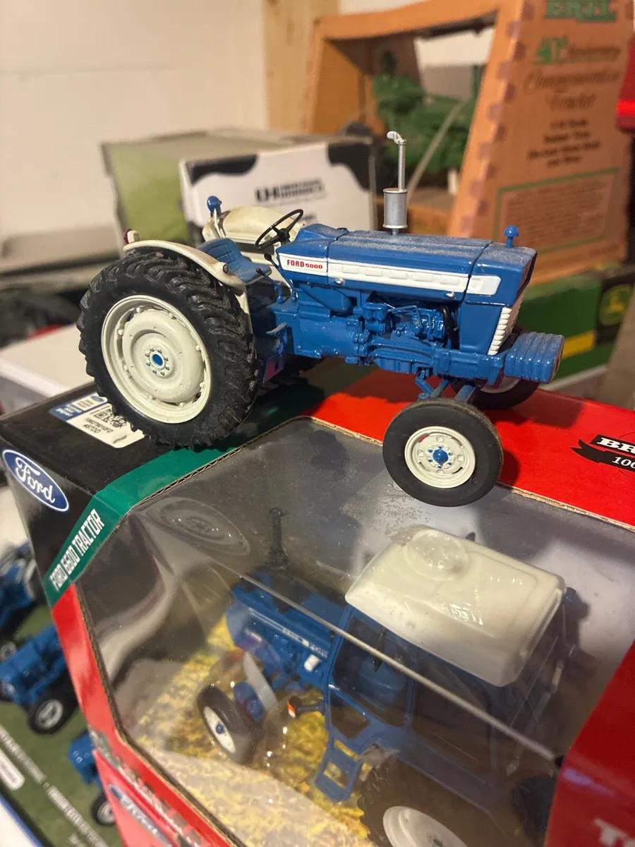 Ford 1:32 scale tractors - Image 3