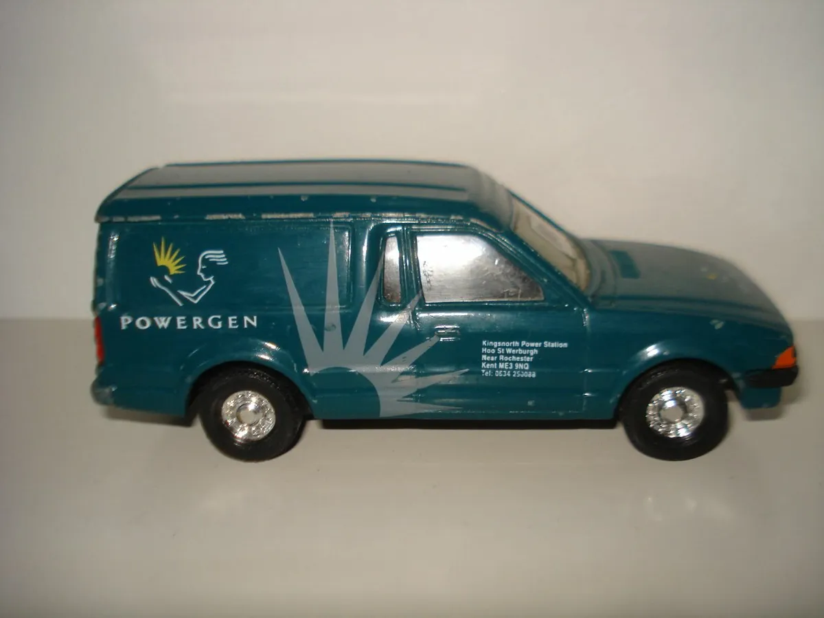 CORGI AUSTIN METRO & FORD ESCORT VAN  MODELS. - Image 4