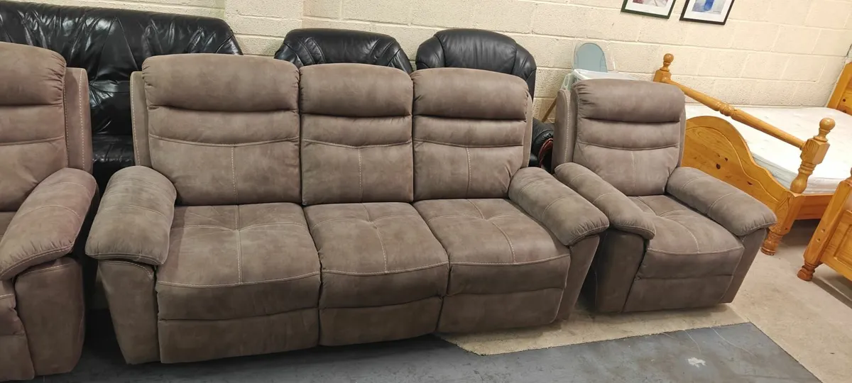 3+1+1 Recliner Suite - Image 3