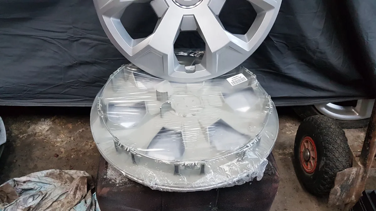 WHEEL TRIMS GENUINE - Image 2