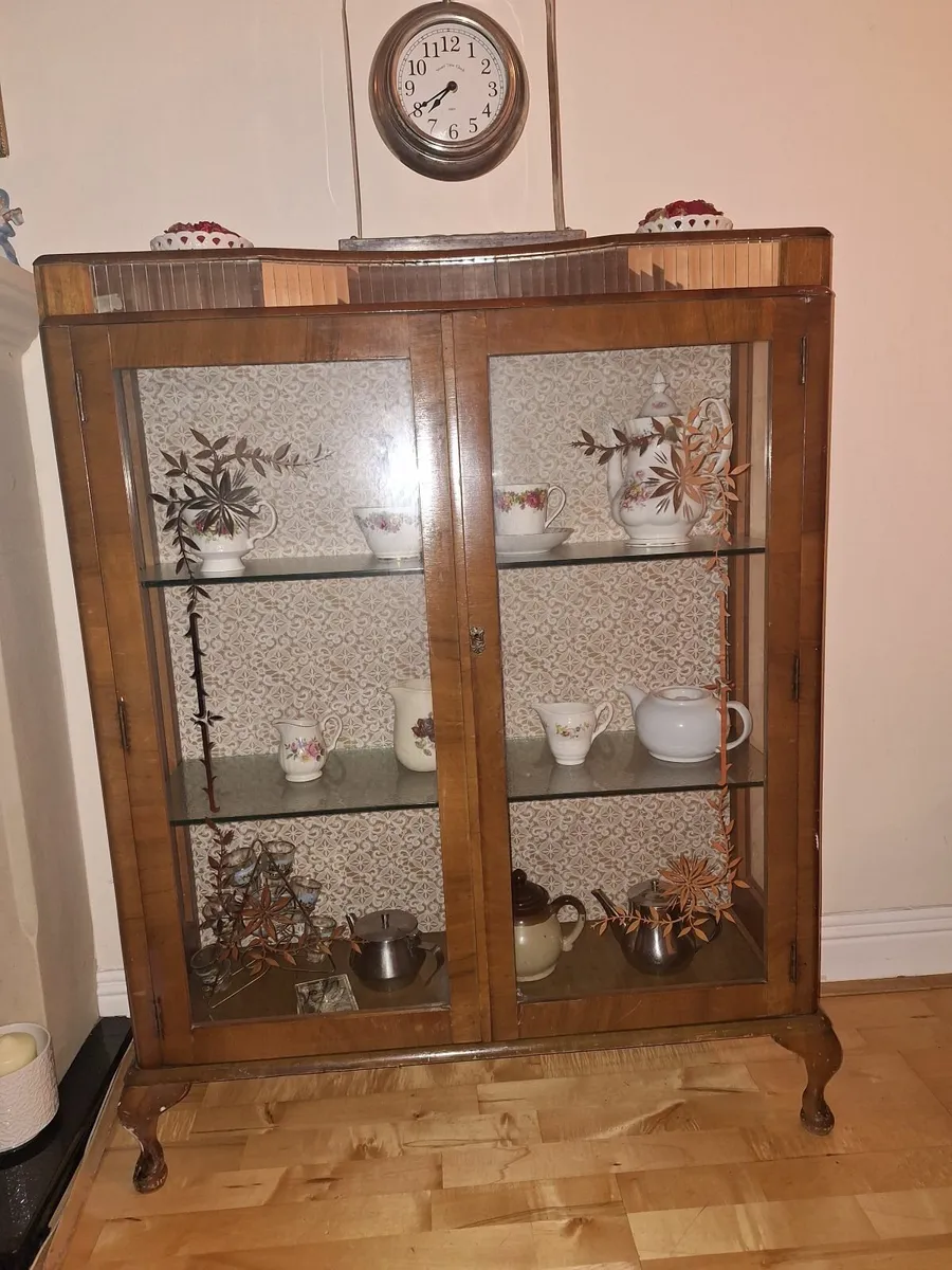Lovely vintage walk hanging display cabinet - Image 1