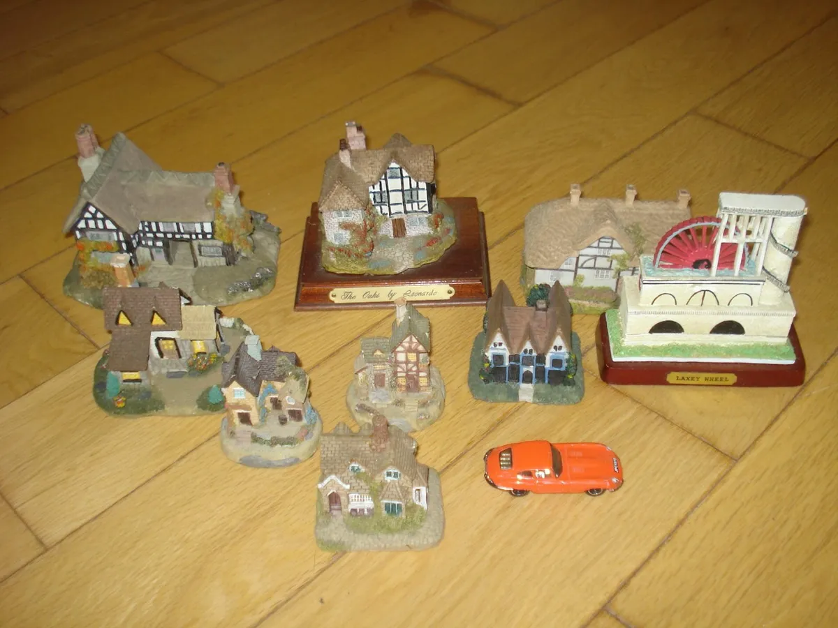 MODEL HOUSES & ISLE OF MAN LAXEY WHEEL. - Image 1