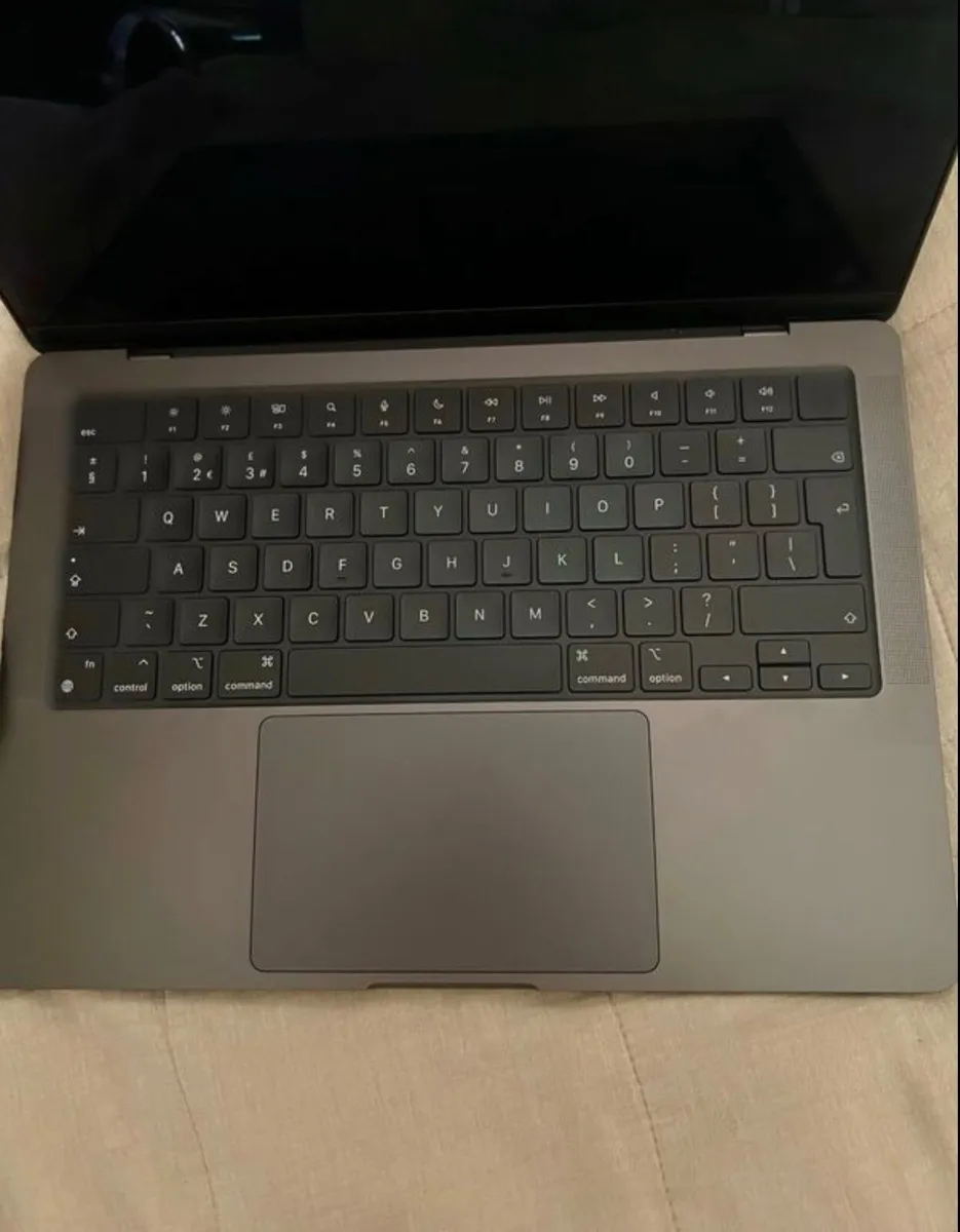 MacBook Pro M3 14” 1TB Space Black - Image 3