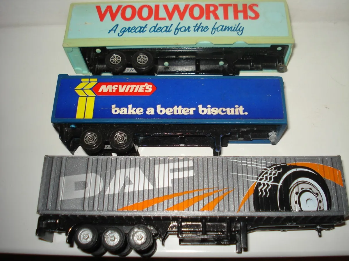 3 OLD CORGI TRAILERS. 1/64 SCALE. AND 1/72 SCALE. - Image 1
