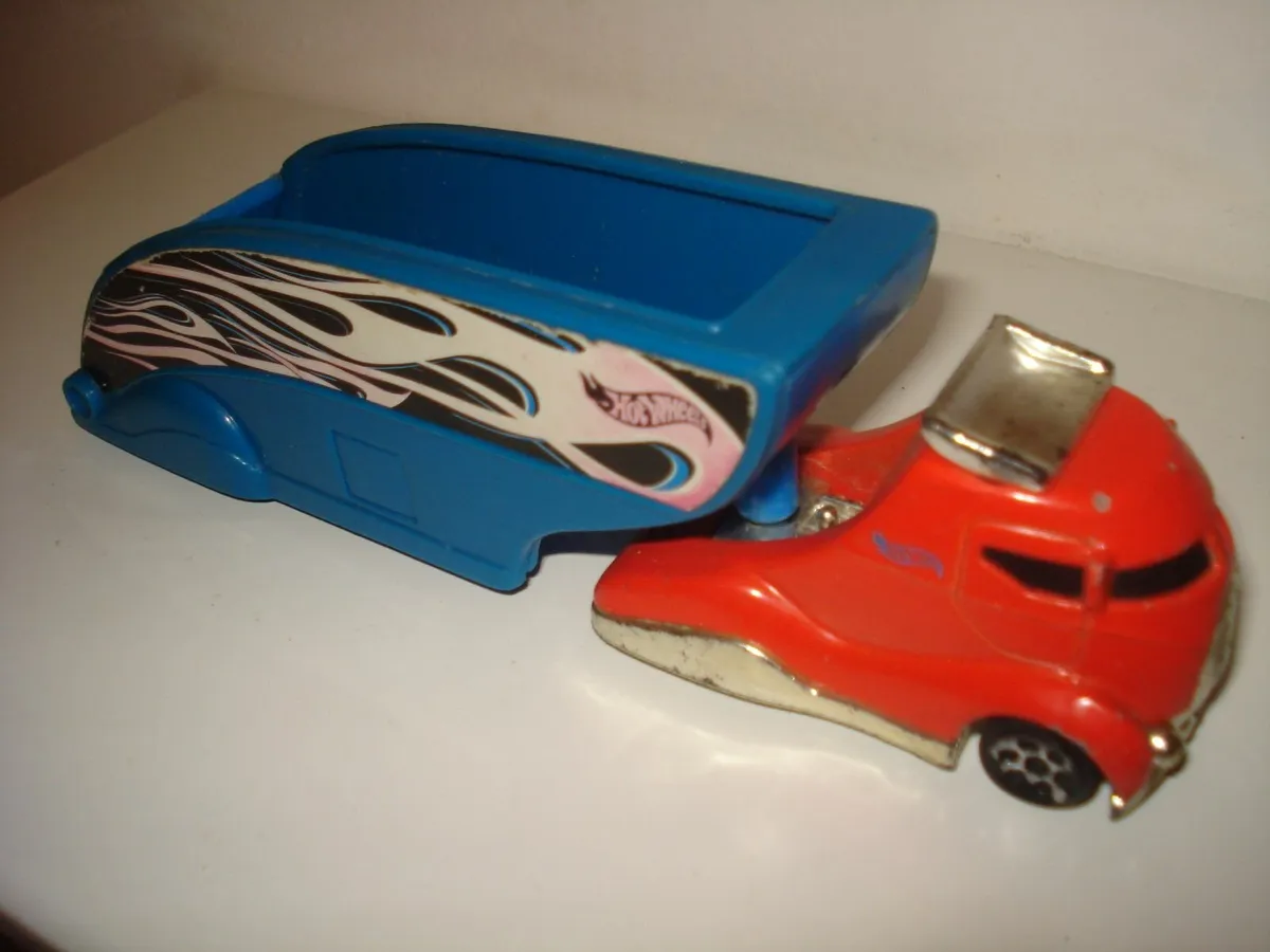 OLD HOT WHEELS TRUCK & TRAILER.. 1/64 SCALE. - Image 1