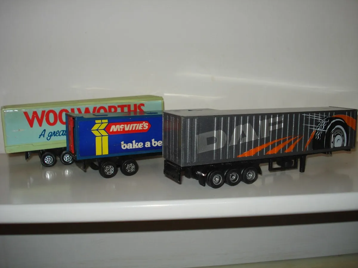 3 OLD CORGI TRAILERS. 1/64 SCALE. AND 1/72 SCALE. - Image 2