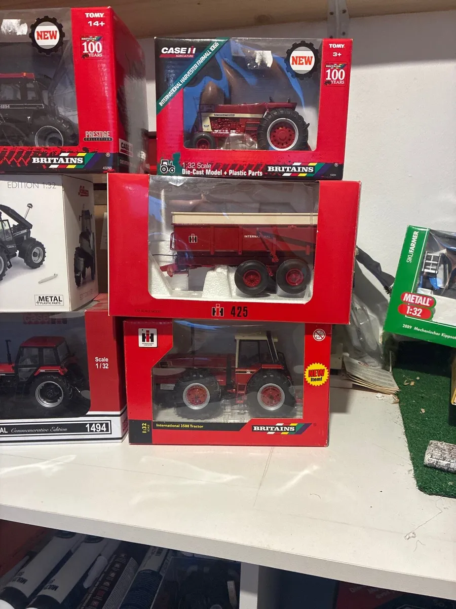 1:32 scale case / international tractors - Image 4