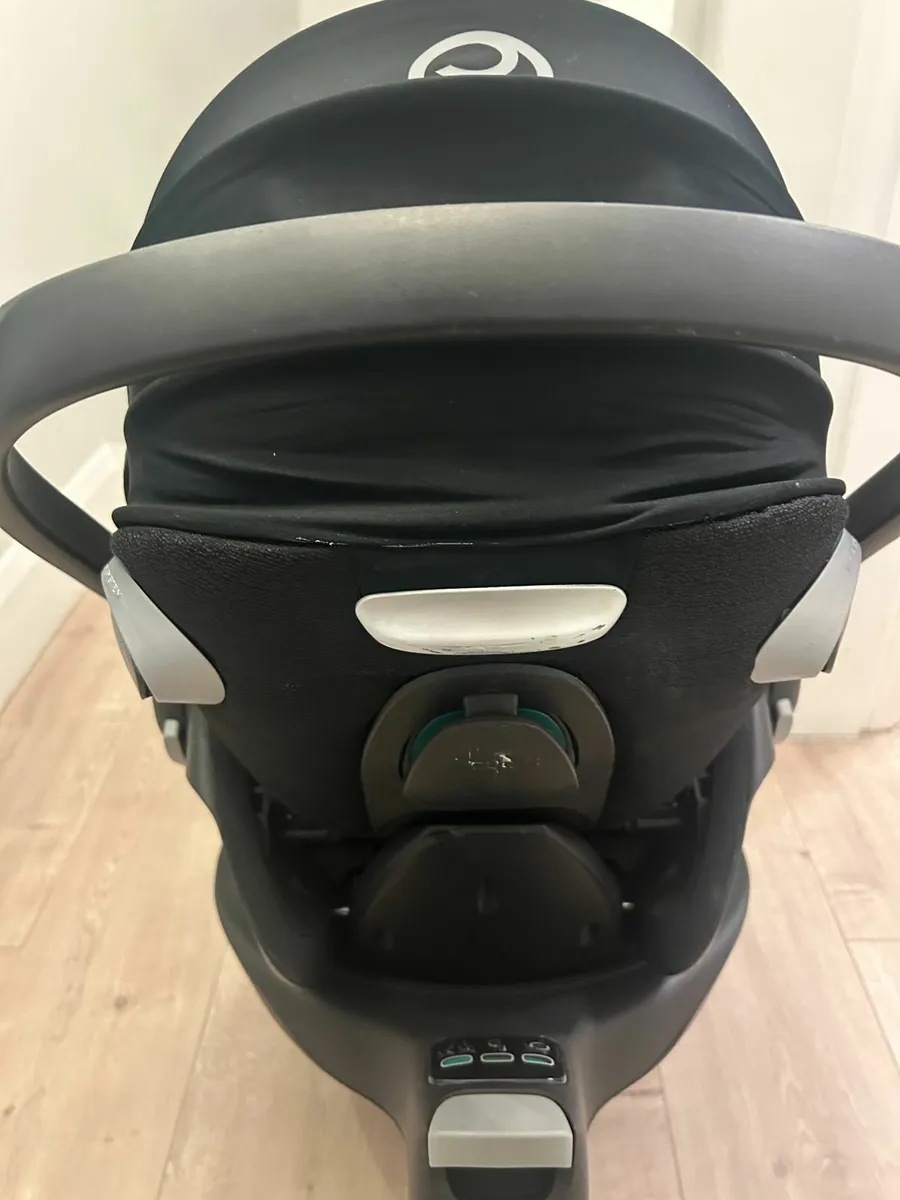 Cybex CLOUD Z i-size Rotating Car seat and Base - Image 4