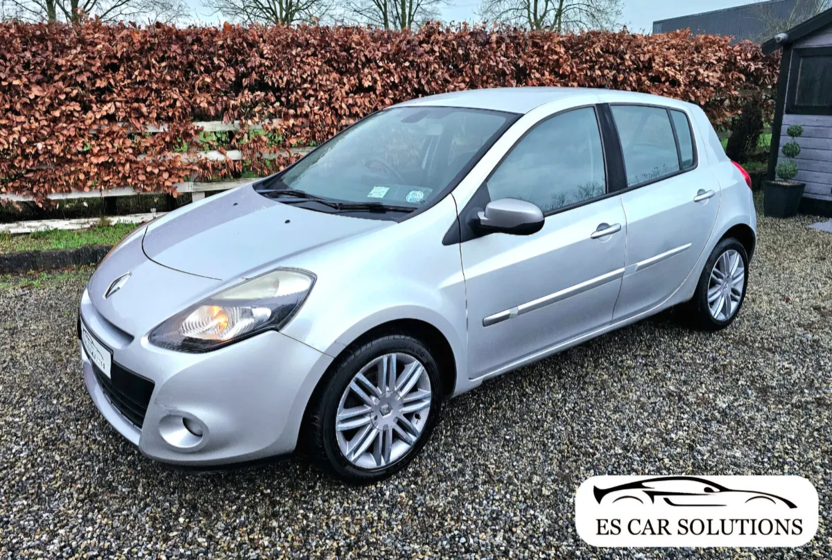 11 Renault Clio 1.1 Petrol  New NCT 01/27 TAX€280 - Image 2