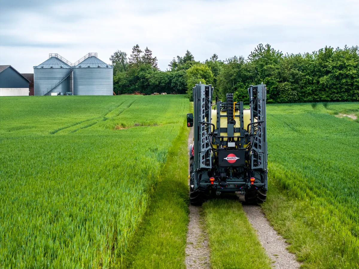 HARDI MEGA 1800L tank 24 metre Pro Force booms - Image 2