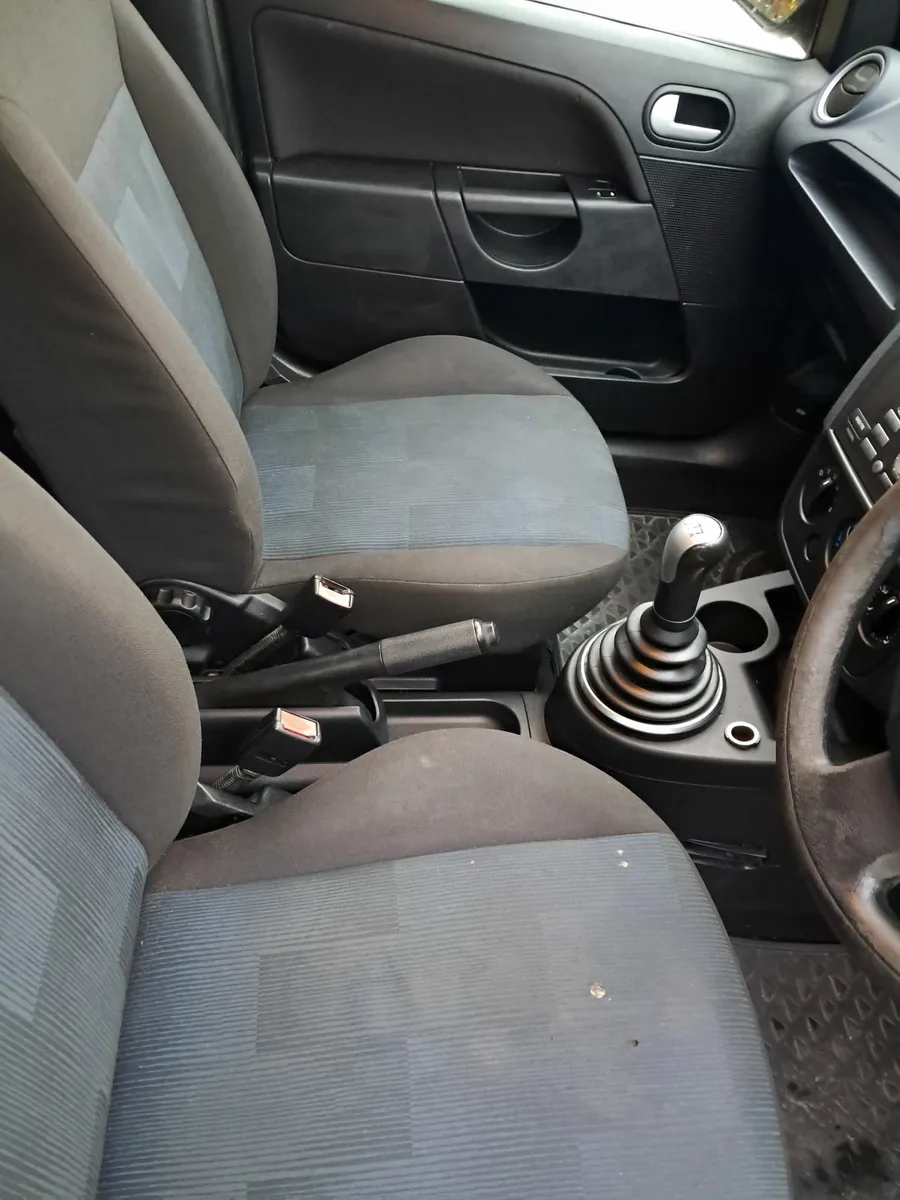 Ford Fiesta 2006 - Image 2