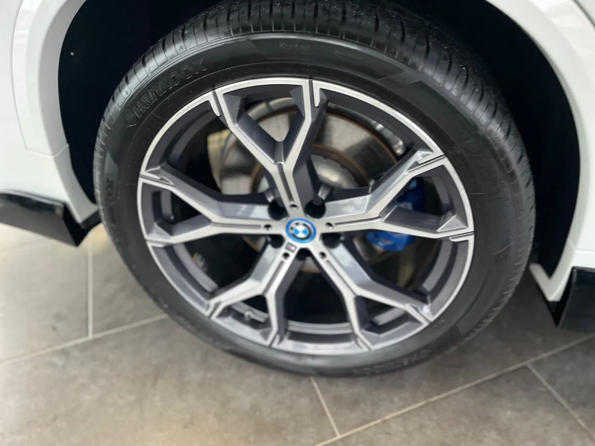 BMW X5 2022 X5  45e Hybrid M-Sport - Image 4