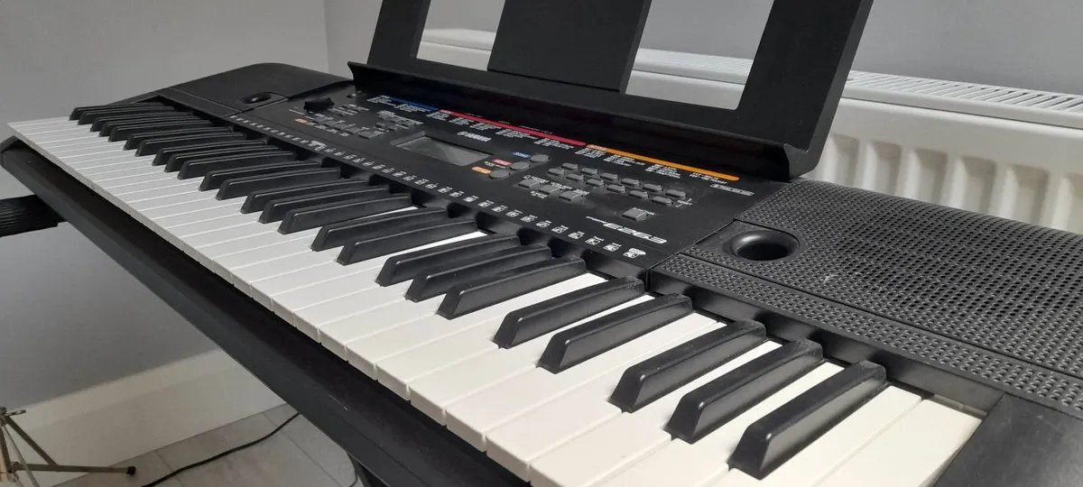 Yamaha PSR-E263 Keyboard with Stand - Image 2