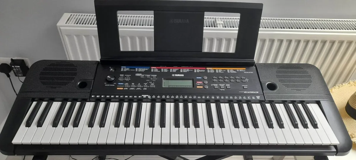 Yamaha PSR-E263 Keyboard with Stand - Image 3